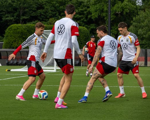 JOSHUA KIMMICH DAVID RAUM FLORIAN WIRTZ Team Arrival Germany, Base Camp, practice, FIFA World Cup, WM, Weltmeisterschaft, Fussball 2026, Winston-Salem