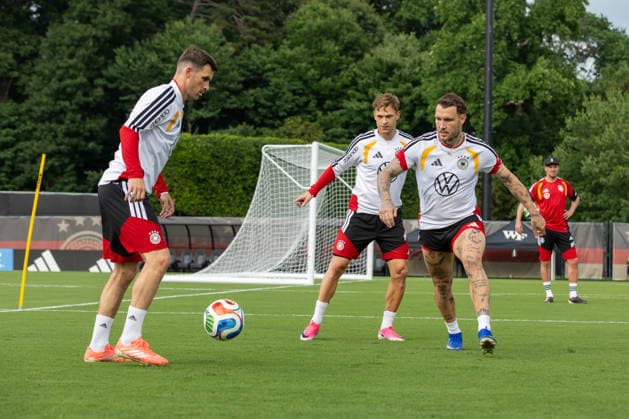 PASCAL GROß, JOSHUA KIMMICH, DAVID RAUM Team Arrival Germany, Base Camp, practice, FIFA World Cup, WM, Weltmeisterschaft, Fussball 2026, Winston-Salem