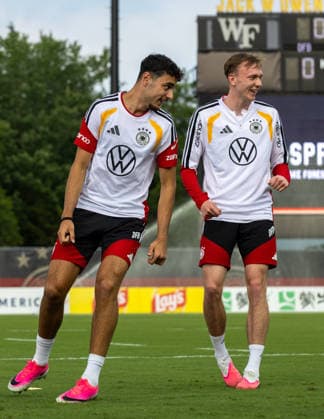 Aleksandar Pavlovic Maximilian Beier Team Arrival Germany, Base Camp, practice, FIFA World Cup, WM, Weltmeisterschaft, Fussball 2026, Winston-Salem