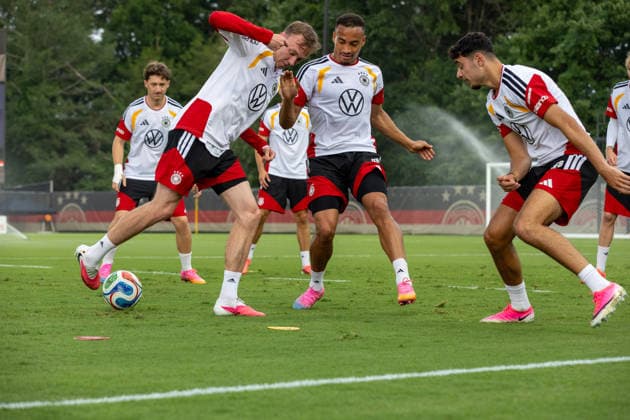(L-R) Maximilian Beier, Jamie Lewelling, Aleksandar Pavlovic Team Arrival Germany, Base Camp, practice, FIFA World Cup, WM, Weltmeisterschaft, Fussball 2026, Winston-Salem