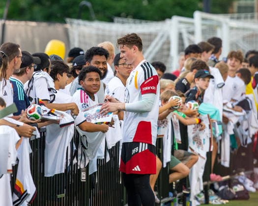 Jonas Urbig Team Arrival Germany, Base Camp, practice, FIFA World Cup, WM, Weltmeisterschaft, Fussball 2026, Winston-Salem
