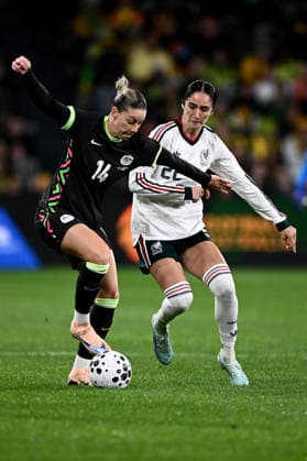 SOCCER MATILDAS MEXICO, Alanna Kennedy of Australia competes for possession with Diana Rosario Ordonez Torres of Mexico during the International Friendly, Länderspiel, Nationalmannschaft match between Australia and Mexico at CommBank Stadium in Sydney, Tuesday, June 9, 2026. ( NO ARCHIVING, EDITORIAL USE ONLY SYDNEY NEW SOUTH WALES AUSTRALIA  Copyright: xDANxHIMBRECHTSx 20260609143647673835