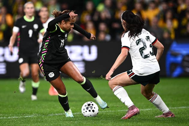 SOCCER MATILDAS MEXICO, Mary Fowler of Australia competes for possession with Kimberly Vanessa Rodriguez Cubero of Mexico during the International Friendly, Länderspiel, Nationalmannschaft match between Australia and Mexico at CommBank Stadium in Sydney, Tuesday, June 9, 2026. ( NO ARCHIVING, EDITORIAL USE ONLY SYDNEY NEW SOUTH WALES AUSTRALIA  Copyright: xDANxHIMBRECHTSx 20260609160535693062