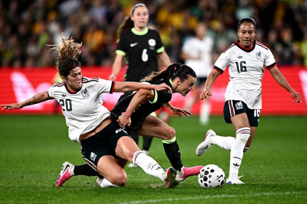 SOCCER MATILDAS MEXICO, Hayley Raso of Australia is tackled by Nicolette Andrea Hernandez Sippel of Mexico (left) during the International Friendly, Länderspiel, Nationalmannschaft match between Australia and Mexico at CommBank Stadium in Sydney, Tuesday, June 9, 2026. ( NO ARCHIVING, EDITORIAL USE ONLY SYDNEY NEW SOUTH WALES AUSTRALIA  Copyright: xDANxHIMBRECHTSx 20260609143406766706
