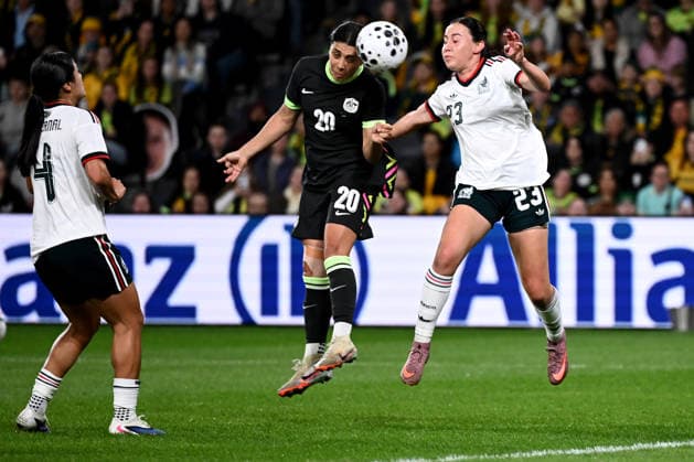 SOCCER MATILDAS MEXICO, Sam Kerr of Australia competes to head the ball with Kimberly Vanessa Rodriguez Cubero of Mexico during the International Friendly, Länderspiel, Nationalmannschaft match between Australia and Mexico at CommBank Stadium in Sydney, Tuesday, June 9, 2026. ( NO ARCHIVING, EDITORIAL USE ONLY SYDNEY NEW SOUTH WALES AUSTRALIA  Copyright: xDANxHIMBRECHTSx 20260609189168827235