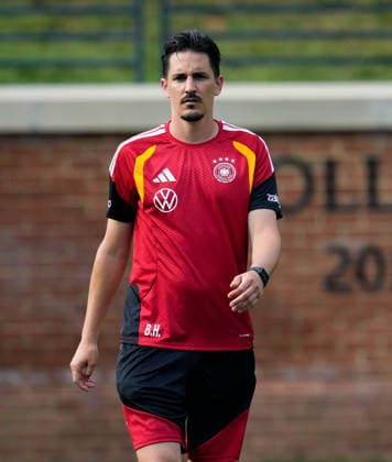 Benjamin Huebner (Deutschland, Assistenztrainer) nimmt an der ersten Trainingseinheit der deutschen Nationalmannschaft im Trainingslager in North Carolina teil. USA, Deutsche Fussballnationalmannschaft, Base Camp, Winston-Salem, 08.06.2026 USA, Deutsche Fussballnationalmannschaft, Base Camp, Winston-Salem, 08.06.2026 Winston-Salem