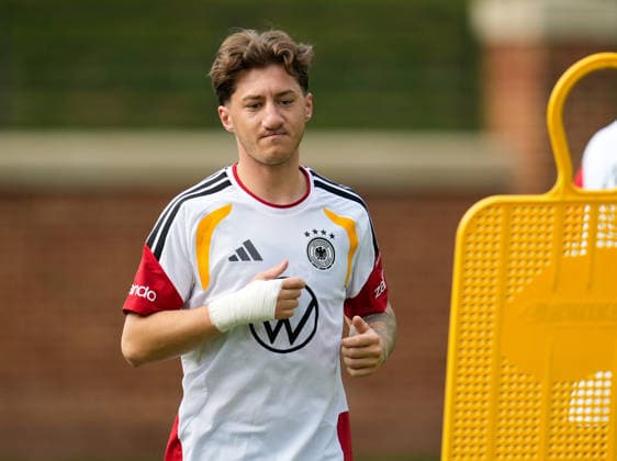 Angelo Stiller (Deutschland, 16) nimmt an der ersten Trainingseinheit der deutschen Nationalmannschaft im Trainingslager in North Carolina teil. USA, Deutsche Fussballnationalmannschaft, Base Camp, Winston-Salem, 08.06.2026 USA, Deutsche Fussballnationalmannschaft, Base Camp, Winston-Salem, 08.06.2026 Winston-Salem