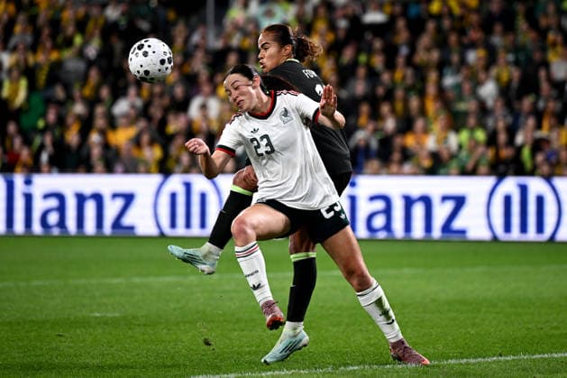 SOCCER MATILDAS MEXICO, Mary Fowler of Australia competes for possession with Kimberly Vanessa Rodriguez Cubero of Mexico during the International Friendly, Länderspiel, Nationalmannschaft match between Australia and Mexico at CommBank Stadium in Sydney, Tuesday, June 9, 2026. ( NO ARCHIVING, EDITORIAL USE ONLY SYDNEY NEW SOUTH WALES AUSTRALIA  Copyright: xDANxHIMBRECHTSx 20260609154106522068