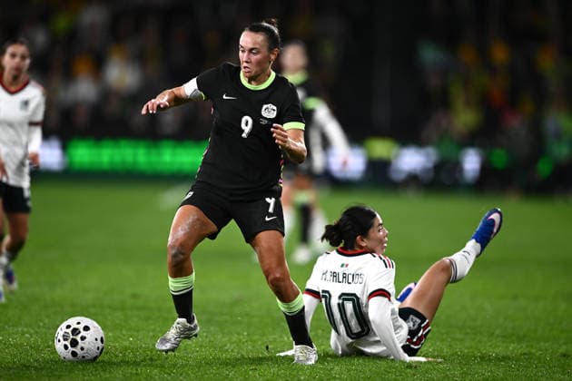 SOCCER MATILDAS MEXICO, Caitlin Foord of Australia competes for possession with Kiana Angelica Palacios Hernandez of Mexico during the International Friendly, Länderspiel, Nationalmannschaft match between Australia and Mexico at CommBank Stadium in Sydney, Tuesday, June 9, 2026. ( NO ARCHIVING, EDITORIAL USE ONLY SYDNEY NEW SOUTH WALES AUSTRALIA  Copyright: xDANxHIMBRECHTSx 20260609128632017278