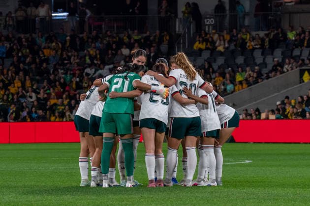 SYDNEY, AUSTRALIA - JUN 9: Players of Mexico huddle up during the International Friendly, Länderspiel, Nationalmannschaft match between Australia and Mexico at CommBank Stadium on June 9, 2026 in Sydney, Australia.  Copyright: xNoexLlamasx xSPPx Sportspressphoto_SPR163753
