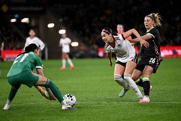 SOCCER MATILDAS MEXICO, Remy Siemsen of Australia competes for possession with Greta Alejandra Espinoza Casas of Mexico during the International Friendly, Länderspiel, Nationalmannschaft match between Australia and Mexico at CommBank Stadium in Sydney, Tuesday, June 9, 2026. ( NO ARCHIVING, EDITORIAL USE ONLY SYDNEY NEW SOUTH WALES AUSTRALIA  Copyright: xDANxHIMBRECHTSx 20260609139238173391