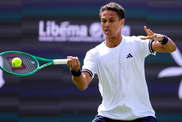 ROSMALEN, NETHERLANDS - JUNE 9: Gabriel Diallo of Canada plays a forehand in his Men s Singles First Round match against Adrian Mannarino of France during Day 2 of the Libema Open Grass Court Championships at the Autotron on June 9, 2026 in Rosmalen, Netherlands.  Copyright: xRenexNijhuis MBxMediax