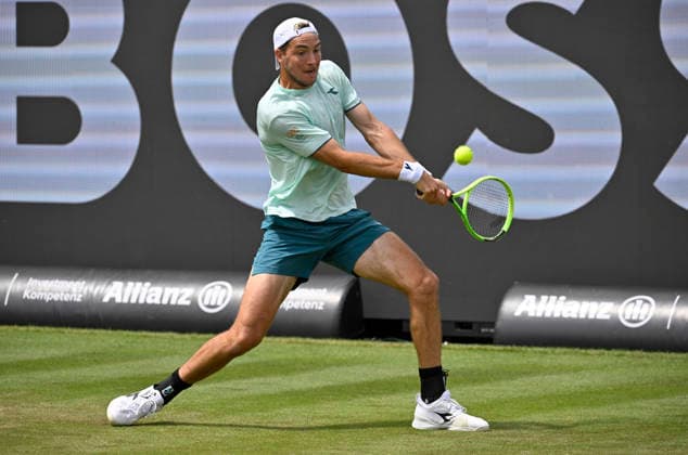 Jan-Lennard Struff (GER) Aktion Tennis Herren BOSS Open ATP, Tennis Herren 250 Stuttgart 2026 Weissenhof BOSS Open ATP 250 Stuttgart 2026