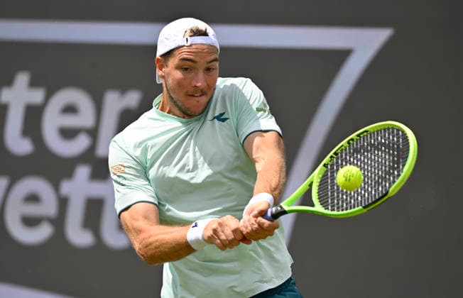 Jan-Lennard Struff (GER) Aktion Tennis Herren BOSS Open ATP, Tennis Herren 250 Stuttgart 2026 Weissenhof BOSS Open ATP 250 Stuttgart 2026