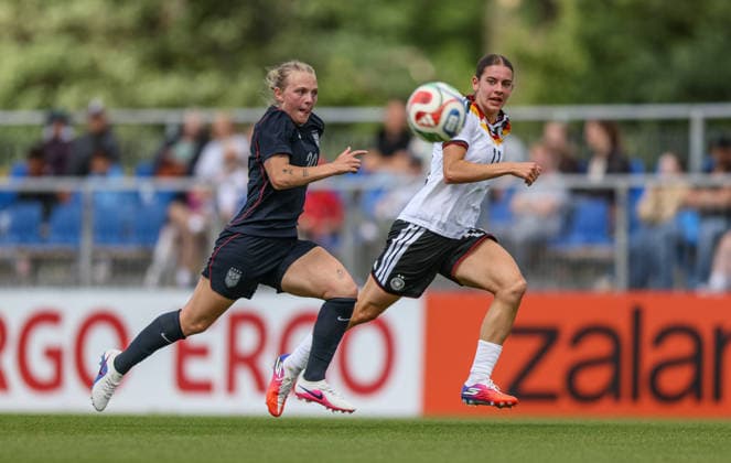 GER, Frankfurt, Deutschland U19 vs USA U19 Freundschaftsspiel, Fussball, DFB, Spielzeit 2025 2026, DFB-Campus, zweites Spiel im Bild v.l.: Hannah Jordan (USA U19 Frauen 20), Leni Marie Eggert (Deutschland U19 Frauen 11) DFB DFL REGULATIONS PROHIBIT ANY USE OF PHOTOGRAPHS AS IMAGE SEQUENCES AND OR QUASI-VIDEO, 09.06.2026