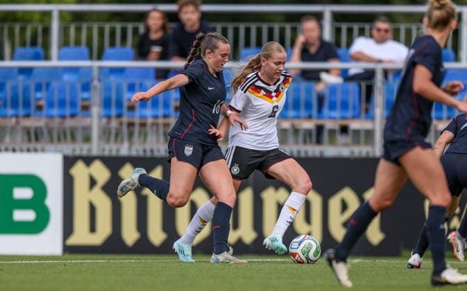 GER, Frankfurt, Deutschland U19 vs USA U19 Freundschaftsspiel, Fussball, DFB, Spielzeit 2025 2026, DFB-Campus, zweites Spiel im Bild v.l.: Jordyn Hardeman (USA U19 Frauen 16), Marie Gmeineder (Deutschland U19 Frauen 6) DFB DFL REGULATIONS PROHIBIT ANY USE OF PHOTOGRAPHS AS IMAGE SEQUENCES AND OR QUASI-VIDEO, 09.06.2026