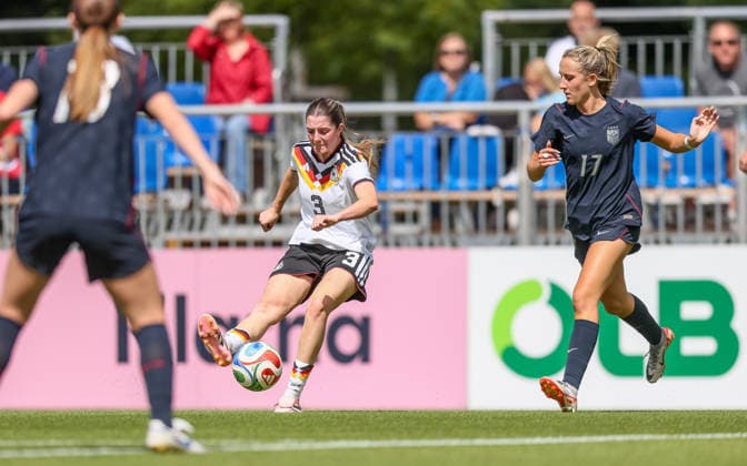 GER, Frankfurt, Deutschland U19 vs USA U19 Freundschaftsspiel, Fussball, DFB, Spielzeit 2025 2026, DFB-Campus, zweites Spiel im Bild v.l.: Lenelotte Müller (Deutschland U19 Frauen 3), Kylie Maxwell (USA U19 Frauen 17) DFB DFL REGULATIONS PROHIBIT ANY USE OF PHOTOGRAPHS AS IMAGE SEQUENCES AND OR QUASI-VIDEO, 09.06.2026
