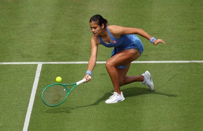 Emma Raducanu of GBR in action HSBC Queen s Club Championships, Day Four, Tennis, Queen s Club, West Kensington, London, UK - 09 Jun 2026London Queen s Club United Kingdom  Copyright: xEllaxLing Shutterstockx 16917190r