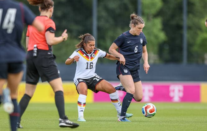 GER, Frankfurt, Deutschland U19 vs USA U19 Freundschaftsspiel, Fussball, DFB, Spielzeit 2025 2026, DFB-Campus, zweites Spiel im Bild v.l.: Paula Rintzner (Deutschland U19 Frauen 16), Keria Kemmerley (USA U19 Frauen 6) DFB DFL REGULATIONS PROHIBIT ANY USE OF PHOTOGRAPHS AS IMAGE SEQUENCES AND OR QUASI-VIDEO, 09.06.2026