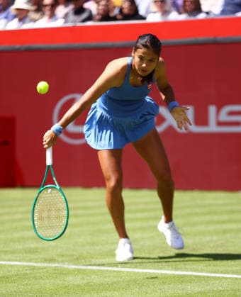 2026 HSBC Tennis Championships, Queens Club, London, UK - 09 06 2026 Emma Raducanu (GBR) in action during her first round match agianst Anna Blinkova in the HSBC 2026 Championships at Queens Club in London London Queens Club London GBR Copyright: xMarkxGreenwoodx