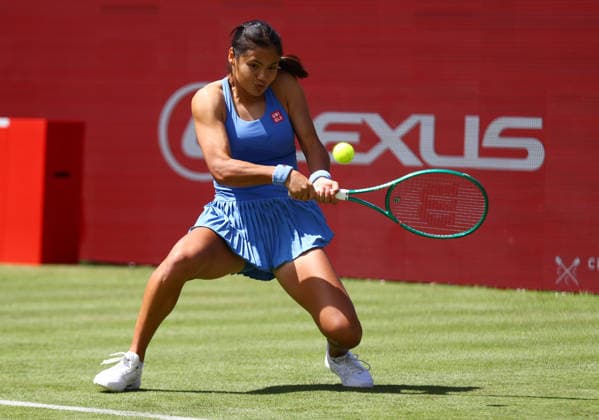 2026 HSBC Tennis Championships, Queens Club, London, UK - 09 06 2026 Emma Raducanu (GBR) in action during her first round match agianst Anna Blinkova in the HSBC 2026 Championships at Queens Club in London London Queens Club London GBR Copyright: xMarkxGreenwoodx