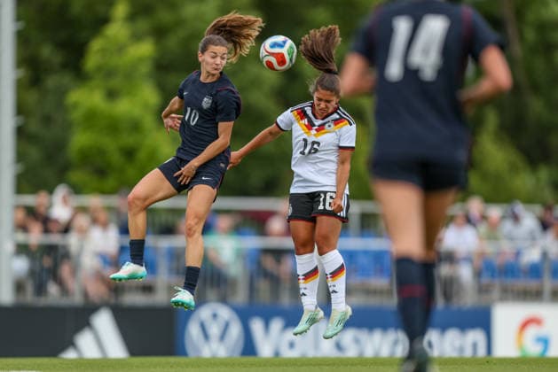 GER, Frankfurt, Deutschland U19 vs USA U19 Freundschaftsspiel, Fussball, DFB, Spielzeit 2025 2026, DFB-Campus, zweites Spiel im Bild v.l.: Ashlyn Puerta (USA U19 Frauen 10), Paula Rintzner (Deutschland U19 Frauen 16) DFB DFL REGULATIONS PROHIBIT ANY USE OF PHOTOGRAPHS AS IMAGE SEQUENCES AND OR QUASI-VIDEO, 09.06.2026