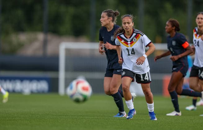 GER, Frankfurt, Deutschland U19 vs USA U19 Freundschaftsspiel, Fussball, DFB, Spielzeit 2025 2026, DFB-Campus, zweites Spiel im Bild: Ela Demirbas (Deutschland U19 Frauen 14) DFB DFL REGULATIONS PROHIBIT ANY USE OF PHOTOGRAPHS AS IMAGE SEQUENCES AND OR QUASI-VIDEO, 09.06.2026