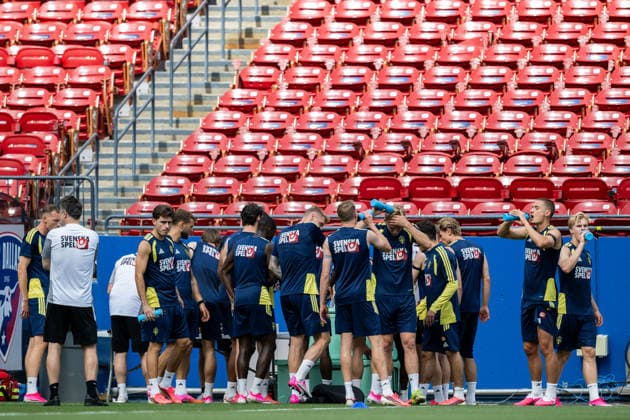 260609 Cooling break at a training session during day -2 of the FIFA World Cup, WM, Weltmeisterschaft, Fussball 2026 on June 9, 2026 in Dallas. Photo: Petter Arvidson BILDBYRAN kod PA PA1225 fotboll football soccer fotball vm fotbolls-vm fotball-vm fotbolls-vm 2026 fifa world cup 2026 träning practice training sverige sweden sverige a day -2 bbeng