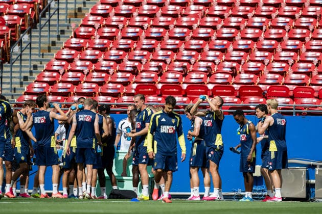 260609 Gustaf Lagerbielke during a cooling break at a training session during day -2 of the FIFA World Cup, WM, Weltmeisterschaft, Fussball 2026 on June 9, 2026 in Dallas. Photo: Petter Arvidson BILDBYRAN kod PA PA1225 fotboll football soccer fotball vm fotbolls-vm fotball-vm fotbolls-vm 2026 fifa world cup 2026 träning practice training sverige sweden sverige a day -2 bbeng