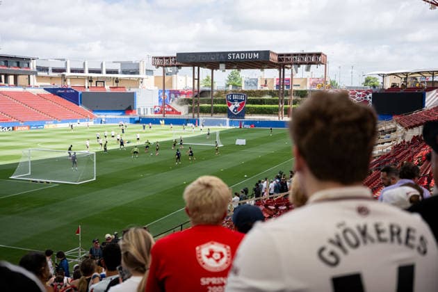 260609 Fans in the stands at a training session with Sweden during day -2 of the FIFA World Cup, WM, Weltmeisterschaft, Fussball 2026 on June 9, 2026 in Dallas. Photo: Petter Arvidson BILDBYRAN kod PA PA1225 fotboll football soccer fotball vm fotbolls-vm fotball-vm fotbolls-vm 2026 fifa world cup 2026 träning practice training sverige sweden sverige a day -2 bbeng publik