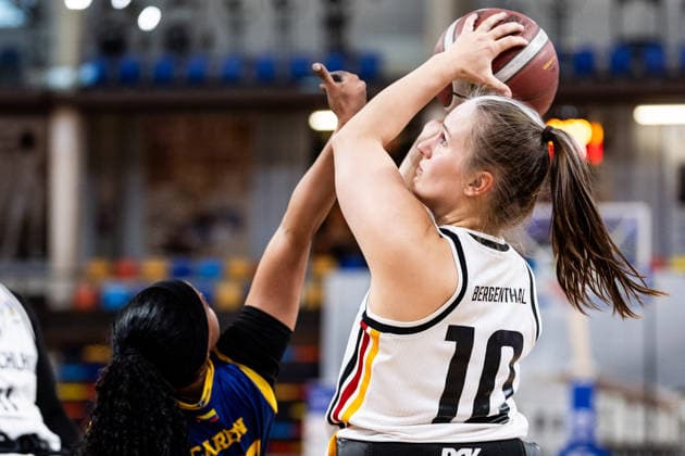 GUADALAJARA, SPAIN - JUNE 08: Lisa Bergenthal (Germany, 10) controls the ball against Caren Duenas (Colombia, 20) during the 2026 IWBF Women™s Repechage match between Angola vs. Germany at Palacio Multiusos de Guadalajara on June 08, 2026 in Guadalajara, Spain. Spain Copyright: xSteffiexWunderlx