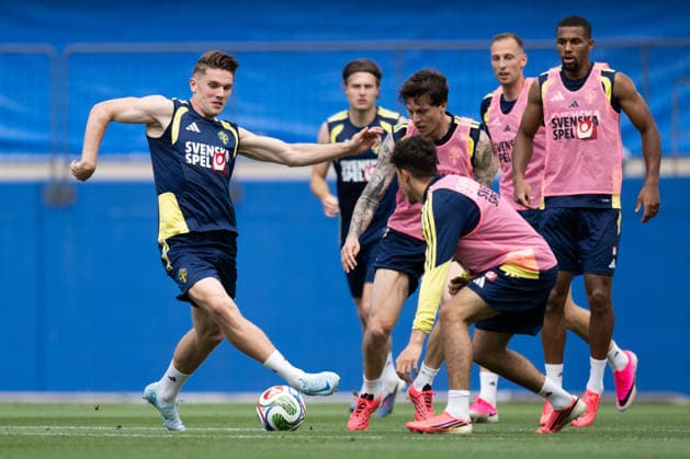 260609 Viktor Gyökeres, Victor Nilsson Lindelöf and Isak Hien of the Swedish national football team at a training session during day -2 of the FIFA World Cup, WM, Weltmeisterschaft, Fussball 2026 on June 9, 2026 in Dallas. Photo: Petter Arvidson BILDBYRAN kod PA PA1225 fotboll football soccer fotball vm fotbolls-vm fotball-vm fotbolls-vm 2026 fifa world cup 2026 träning practice training sverige sweden sverige a day -2 bbeng
