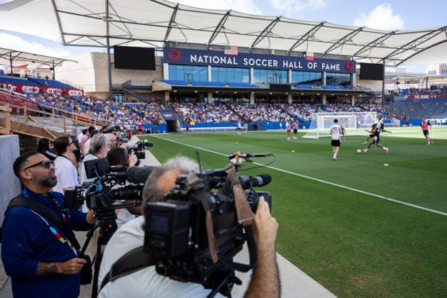 260609 TV-crew at a training session with Sweden during day -2 of the FIFA World Cup, WM, Weltmeisterschaft, Fussball 2026 on June 9, 2026 in Dallas. Photo: Petter Arvidson BILDBYRAN kod PA PA1225 fotboll football soccer fotball vm fotbolls-vm fotball-vm fotbolls-vm 2026 fifa world cup 2026 träning practice training sverige sweden sverige a day -2 bbeng