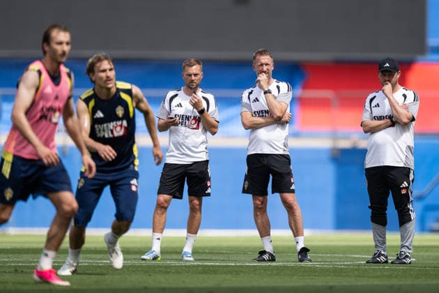 260609 Assistant coach Sebastian Larsson, head coach Graham Potter and assistant coach Björn Hamberg of the Swedish national football team at a training session during day -2 of the FIFA World Cup, WM, Weltmeisterschaft, Fussball 2026 on June 9, 2026 in Dallas. Photo: Petter Arvidson BILDBYRAN kod PA PA1225 fotboll football soccer fotball vm fotbolls-vm fotball-vm fotbolls-vm 2026 fifa world cup 2026 träning practice training sverige sweden sverige a day -2 bbeng