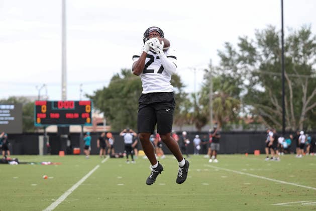 JACKSONVILLE, FL - JUNE 09: Jacksonville Jaguars cornerback Caleb Ransaw (27) catches a ball during Minicamp on June 9, 2026 at Miller Electric Center in Jacksonville, Fl. (Photo by David Rosenblum Icon Sportswire) NFL, American Football Herren, USA JUN 09 Jacksonville Jaguars Minicamp EDITORIAL USE ONLY Icon260609160989