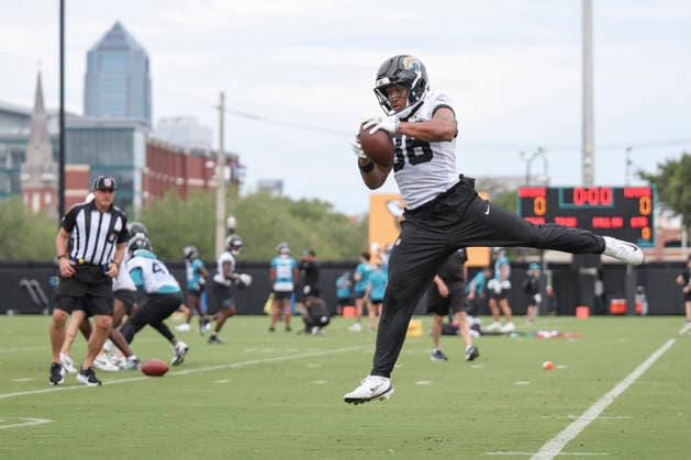 JACKSONVILLE, FL - JUNE 09: Jacksonville Jaguars safety Devin Neal Jr. (36) catches a ball during Minicamp on June 9, 2026 at Miller Electric Center in Jacksonville, Fl. (Photo by David Rosenblum Icon Sportswire) NFL, American Football Herren, USA JUN 09 Jacksonville Jaguars Minicamp EDITORIAL USE ONLY Icon260609161009