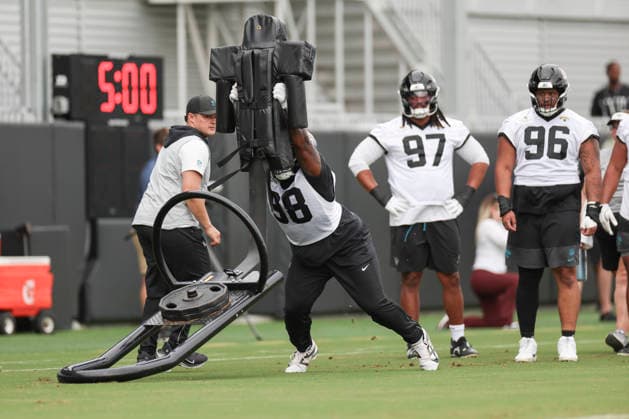 JACKSONVILLE, FL - JUNE 09: Jacksonville Jaguars defensive tackle Albert Regis (98) works on a drill during Minicamp on June 9, 2026 at Miller Electric Center in Jacksonville, Fl. (Photo by David Rosenblum Icon Sportswire) NFL, American Football Herren, USA JUN 09 Jacksonville Jaguars Minicamp EDITORIAL USE ONLY Icon260609161299