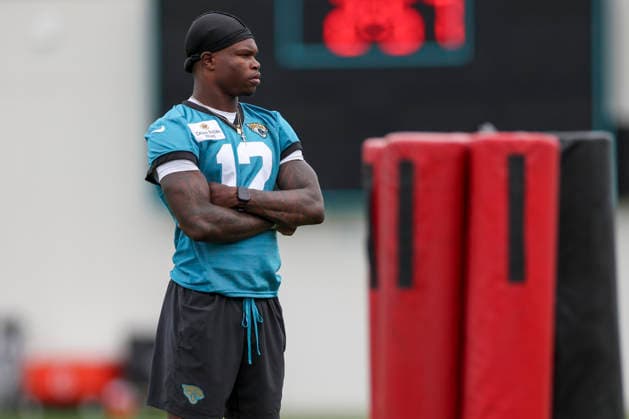 JACKSONVILLE, FL - JUNE 09: Jacksonville Jaguars wide receiver Travis Hunter (12) looks on during Minicamp on June 9, 2026 at Miller Electric Center in Jacksonville, Fl. (Photo by David Rosenblum Icon Sportswire) NFL, American Football Herren, USA JUN 09 Jacksonville Jaguars Minicamp EDITORIAL USE ONLY Icon260609161429