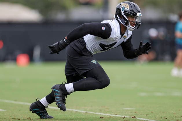 JACKSONVILLE, FL - JUNE 09: Jacksonville Jaguars defensive end Travon Walker (44) works on a drill during Minicamp on June 9, 2026 at Miller Electric Center in Jacksonville, Fl. (Photo by David Rosenblum Icon Sportswire) NFL, American Football Herren, USA JUN 09 Jacksonville Jaguars Minicamp EDITORIAL USE ONLY Icon260609161485