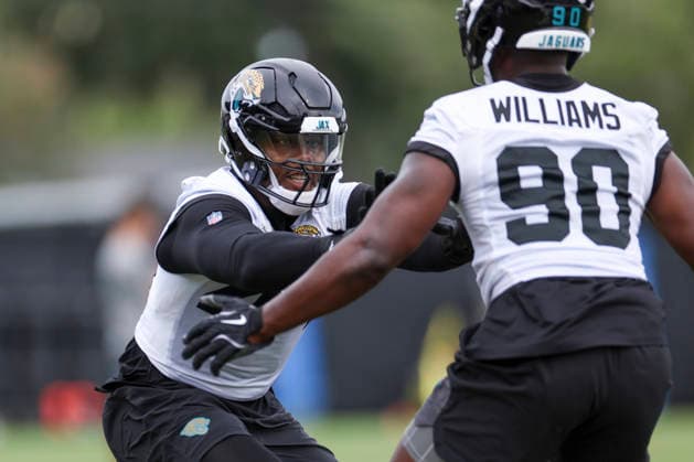 JACKSONVILLE, FL - JUNE 09: Jacksonville Jaguars defensive end Travon Walker (44) works on a drill during Minicamp on June 9, 2026 at Miller Electric Center in Jacksonville, Fl. (Photo by David Rosenblum Icon Sportswire) NFL, American Football Herren, USA JUN 09 Jacksonville Jaguars Minicamp EDITORIAL USE ONLY Icon260609161493