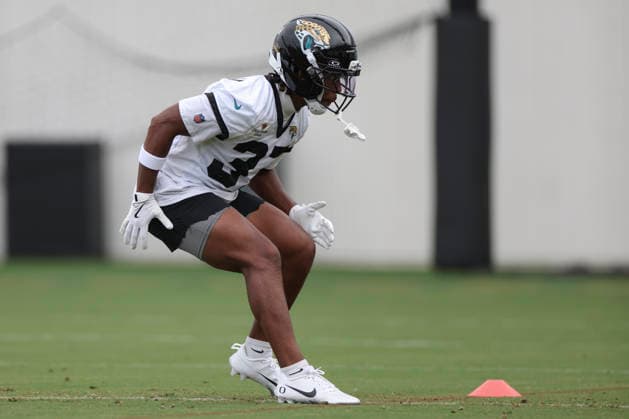 JACKSONVILLE, FL - JUNE 09: Jacksonville Jaguars cornerback Jabbar Muhammad (37) works on a drill during Minicamp on June 9, 2026 at Miller Electric Center in Jacksonville, Fl. (Photo by David Rosenblum Icon Sportswire) NFL, American Football Herren, USA JUN 09 Jacksonville Jaguars Minicamp EDITORIAL USE ONLY Icon260609161522