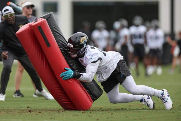 JACKSONVILLE, FL - JUNE 09: Jacksonville Jaguars linebacker Foyesade Oluokun (23) works on a drill during Minicamp on June 9, 2026 at Miller Electric Center in Jacksonville, Fl. (Photo by David Rosenblum Icon Sportswire) NFL, American Football Herren, USA JUN 09 Jacksonville Jaguars Minicamp EDITORIAL USE ONLY Icon260609161607