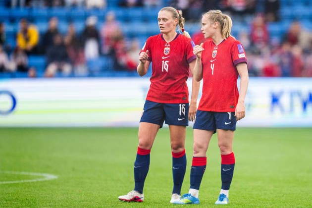 260609 Mathilde Harviken and Julie Blakstad of Norway during the FIFA Women s World Cup Qualifier football match between Norway and Austria on June 9, 2026 in Oslo. Photo: Jon Olav Nesvold BILDBYRAN COP 217 MM0070 bbeng fotball soccer football fotboll FIFA World Cup, WM, Weltmeisterschaft, Fussball qualifiers vm-kvalifisering kvinner vm kvalik landskamp dam norge norway austria osterrike