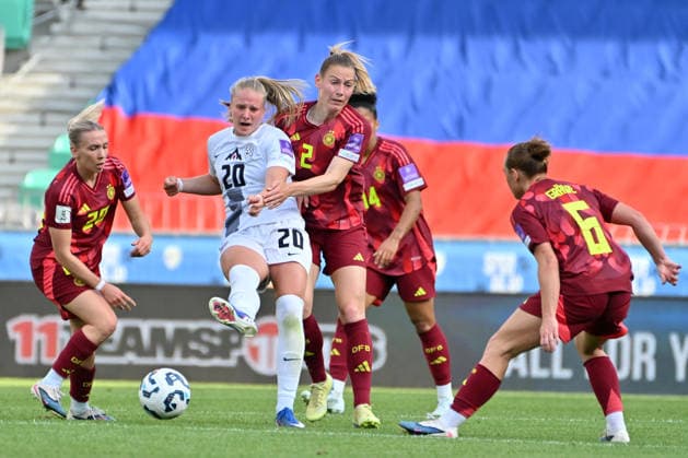 LJUBLJANA, SLOVENIA - JUNE 09: Zara Kramzar of Slovenia (C) in action against Sarai Linder of Germany (2R) during the UEFA Women’s European Qualifiers for 2027 World Cup match between Slovenia and Germany at Stadium Stozice, Ljubljana on June 09, 2026 in Ljubljana, Slovenia. (Photo by Igor Kupljenik Sports Press Photo).  Copyright: xIgorxKupljenikx xSPPx Sportspressphoto_SPR163994