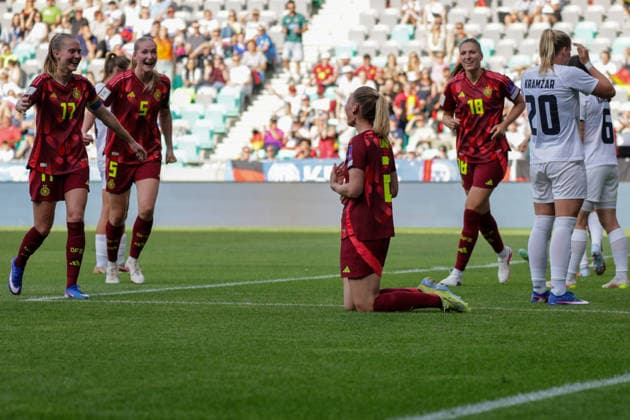 09.06.2026, xgrfx, Fussball WM Qualifikation Frauen, Slowenien - Deutschland v.l. Tor, Sarai Linder (Deutsche Frauennationalmannschaft) Eigentor Lara Prasnikar (Slowenien) zum 0:1 (DFL DFB REGULATIONS PROHIBIT ANY USE OF PHOTOGRAPHS as IMAGE SEQUENCES and or QUASI-VIDEO) Ljubljana