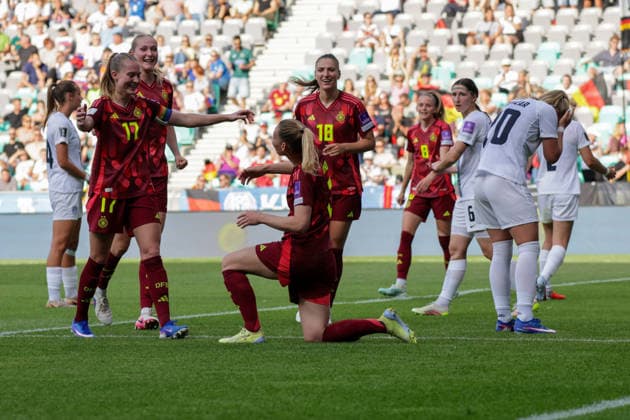 09.06.2026, xgrfx, Fussball WM Qualifikation Frauen, Slowenien - Deutschland v.l. Tor, Sarai Linder (Deutsche Frauennationalmannschaft) Eigentor Lara Prasnikar (Slowenien) zum 0:1 (DFL DFB REGULATIONS PROHIBIT ANY USE OF PHOTOGRAPHS as IMAGE SEQUENCES and or QUASI-VIDEO) Ljubljana *** 09 06 2026, xgrfx, football world cup qualification women, Slovenia Germany v l goal, Sarai Linder German womens national team own goal Lara Prasnikar Slovenia to 0 1 DFL DFB REGULATIONS PROHIBIT ANY USE OF PHOTOGRAPHS as IMAGE SEQUENCES and or QUASI VIDEO Ljubljana