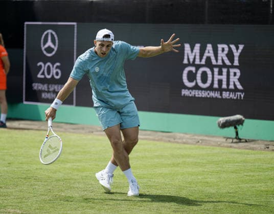 Libema Open Tallon Griekspoor of the Netherlands plays a backhand against Botic van de Zandschulp of the Netherlands during their ATP, Tennis Herren Singles First Round match at the Libema Open at Autotron s-Hertogenbosch in s-Hertogenbosch, Netherlands, on June 9, 2026. S-Hertogenbosch Netherlands  Copyright: xAndyxAstfalckx originalFilename:astfalck-libemaop260609_npqYA.jpg