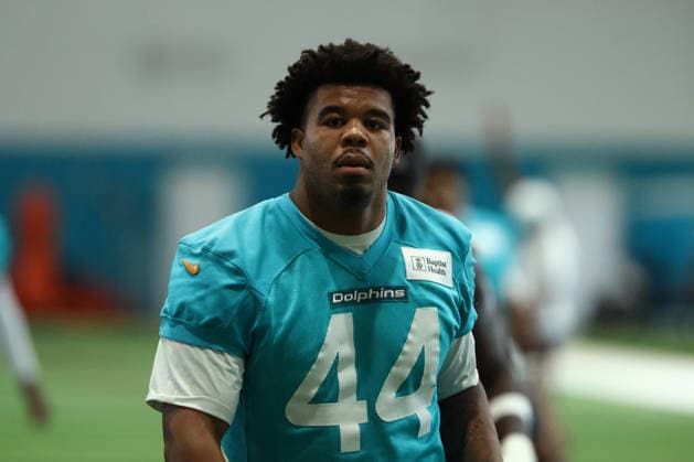 MIAMI GARDNES, FL - JUNE 09: Miami Dolphins linebacker Chop Robinson (44) warms up during the Miami Dolphins OTA on Tuesday, June 9, 2026 at Baptist Health Training Complexr in Miami Gardens, FL (Photo by Peter Joneleit Icon Sportswire) NFL, American Football Herren, USA JUN 09 Miami Dolphins OTA EDITORIAL USE ONLY Icon260609016