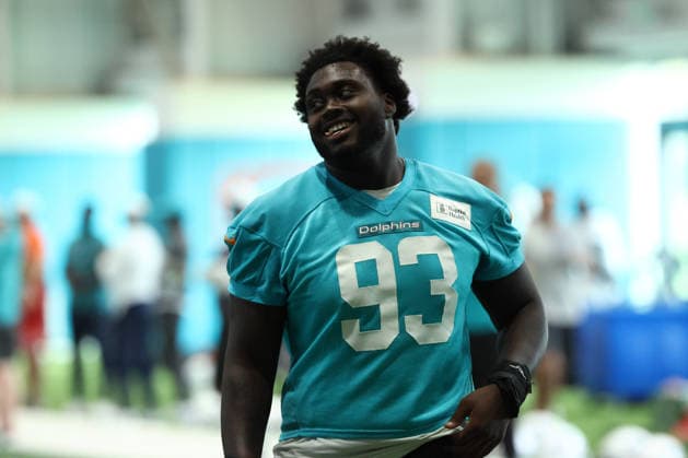 MIAMI GARDNES, FL - JUNE 09: Miami Dolphins defensive tackle Zeek Biggers (93) warms up during the Miami Dolphins OTA on Tuesday, June 9, 2026 at Baptist Health Training Complexr in Miami Gardens, FL (Photo by Peter Joneleit Icon Sportswire) NFL, American Football Herren, USA JUN 09 Miami Dolphins OTA EDITORIAL USE ONLY Icon260609021
