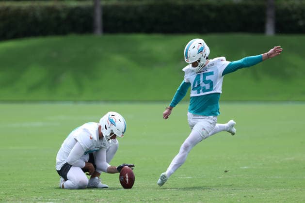 MIAMI GARDNES, FL - JUNE 09: Miami Dolphins kicker Zane Gonzalez (45) practices field goal kicking during the Miami Dolphins OTA on Tuesday, June 9, 2026 at Baptist Health Training Complexr in Miami Gardens, FL (Photo by Peter Joneleit Icon Sportswire) NFL, American Football Herren, USA JUN 09 Miami Dolphins OTA EDITORIAL USE ONLY Icon260609023